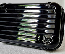 Carica l'immagine nel visualizzatore di Gallery, Mini valigetta nera rigida.