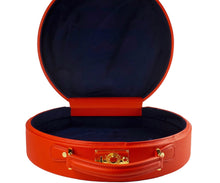 Carica l'immagine nel visualizzatore di Gallery, Valigia a forma di cappelliera.