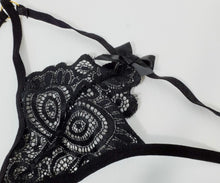 Carica l'immagine nel visualizzatore di Gallery, Perizoma di pizzo nero.