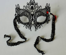 Carica l'immagine nel visualizzatore di Gallery, Maschera da ballo.