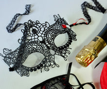 Carica l'immagine nel visualizzatore di Gallery, Mascherina nera da ballo.