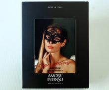 Carica l'immagine nel visualizzatore di Gallery, Confezione della maschera da ballo.