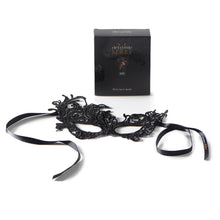 Carica l'immagine nel visualizzatore di Gallery, Mascherina sexy di pizzo nero.